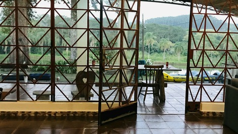 Sitio con piscina en Atibaia-SP