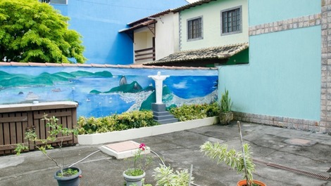 Jardim, com estátua cristo redentor.