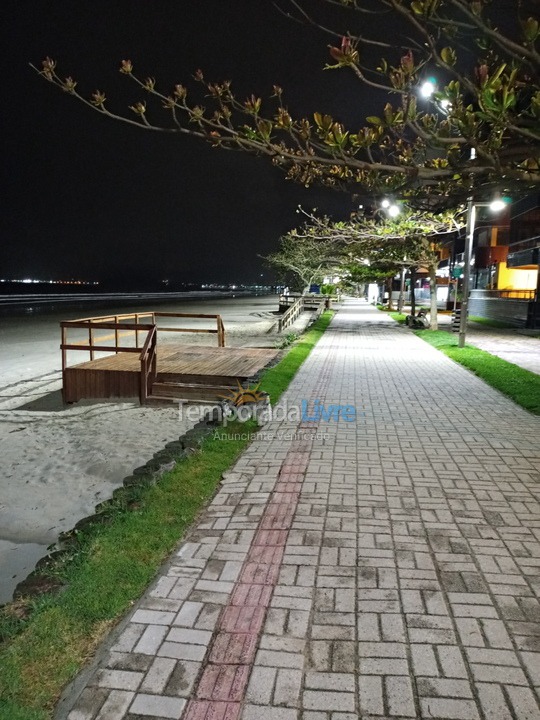 Apartamento para aluguel de temporada em Itapema (Meia Praia)