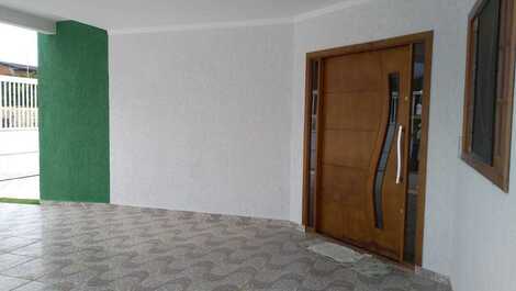 Casa a 400 metros de la playa de Maranduba