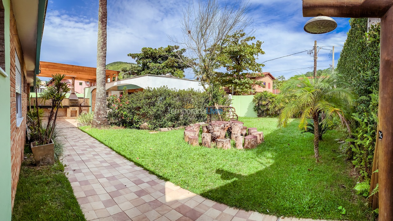 House for vacation rental in Ubatuba (Praia das Toninhas)