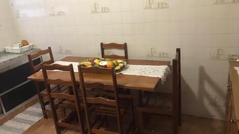 Excelente ajuste 8 personas Cerca de bares y restaurantes.