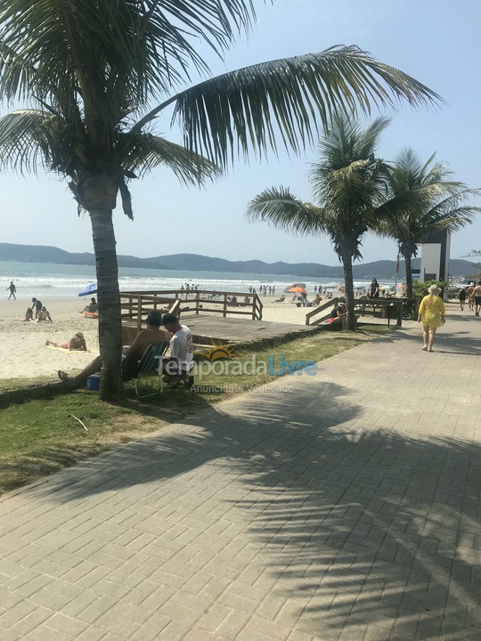 Apartamento para aluguel de temporada em Itapema (Meia Praia)