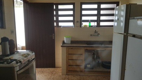 CASA PARA 11 PERSONAS - FRENTE AL MAR - PLAYA INDAIA - CARAGUATATUBA