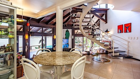 ¡Increíble casa frente a Lagoa da Conceição! C03