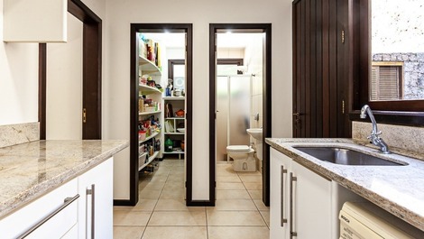 ¡Increíble casa frente a Lagoa da Conceição! C03