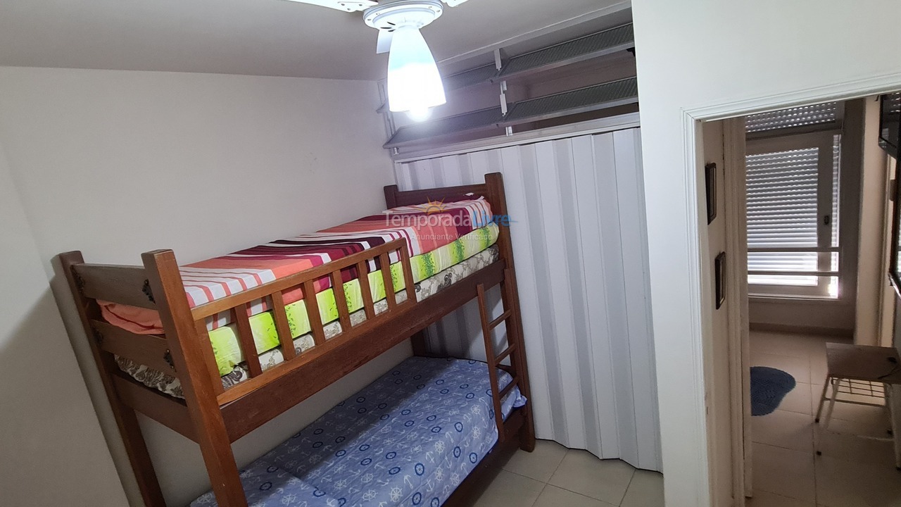 Apartamento para aluguel de temporada em Guarujá (Pitangueiras)