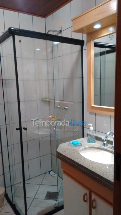 Apartamento para aluguel de temporada em Florianópolis (Praia Brava)