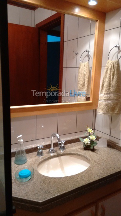 Apartamento para aluguel de temporada em Florianópolis (Praia Brava)