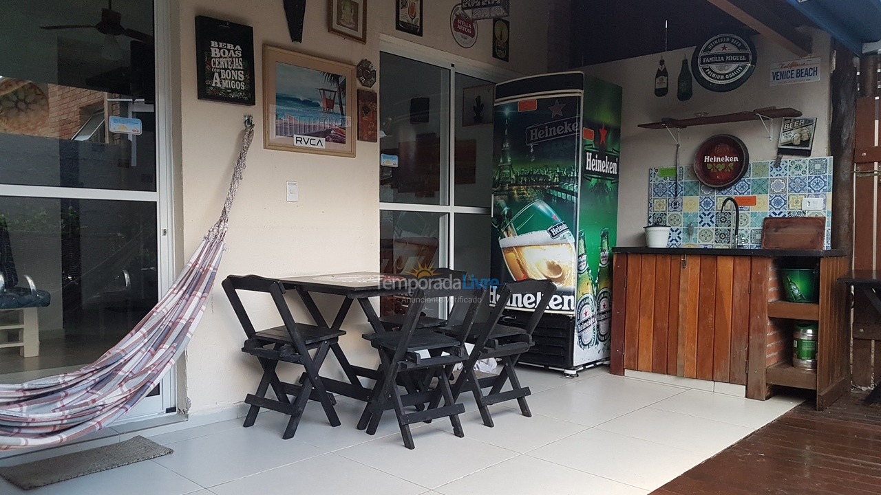 Casa para alquiler de vacaciones em Bertioga (Condominio Morada da Praia)