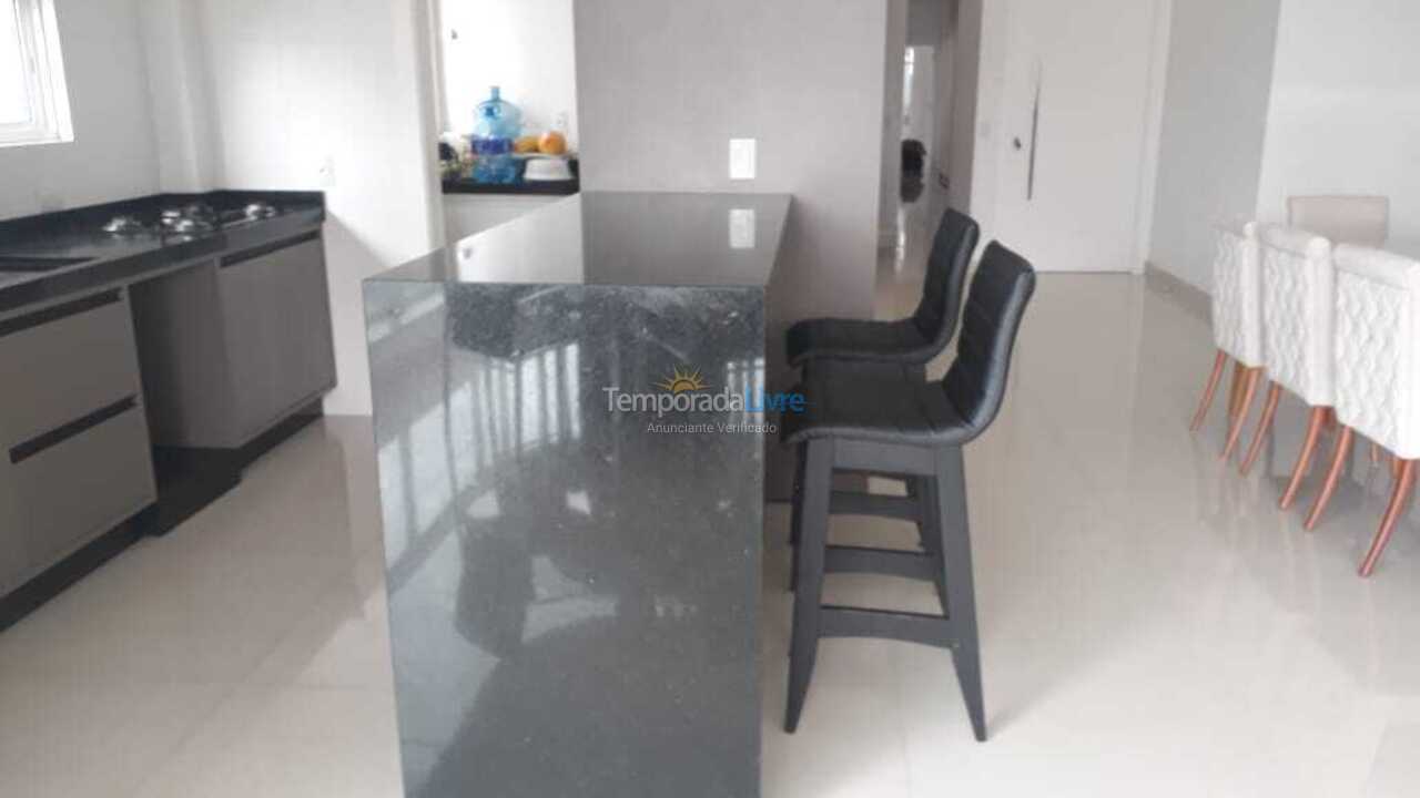 Apartamento para alquiler de vacaciones em Itapema (Meia Praia)