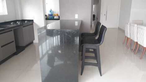 HERMOSO APTO PARA 4 SUITES, 4 AIRE, 4 ESPACIOS DE GARAJE CERCA DE COMPRAS RUSSI