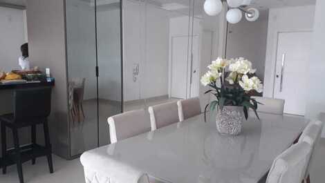 HERMOSO APTO PARA 4 SUITES, 4 AIRE, 4 ESPACIOS DE GARAJE CERCA DE COMPRAS RUSSI