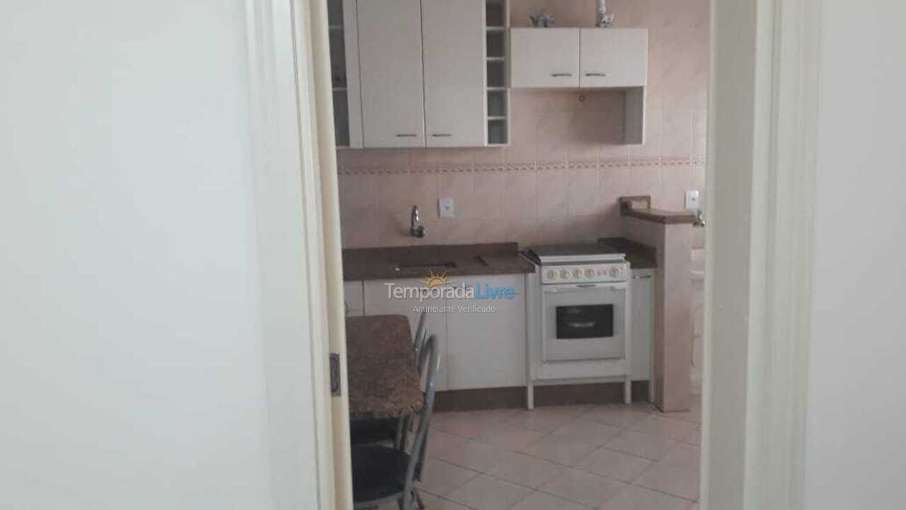Apartamento para aluguel de temporada em Itapema (Meia Praia)