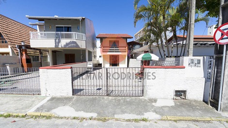 Casa en el centro de Canto Grande, a 150 metros del mar
