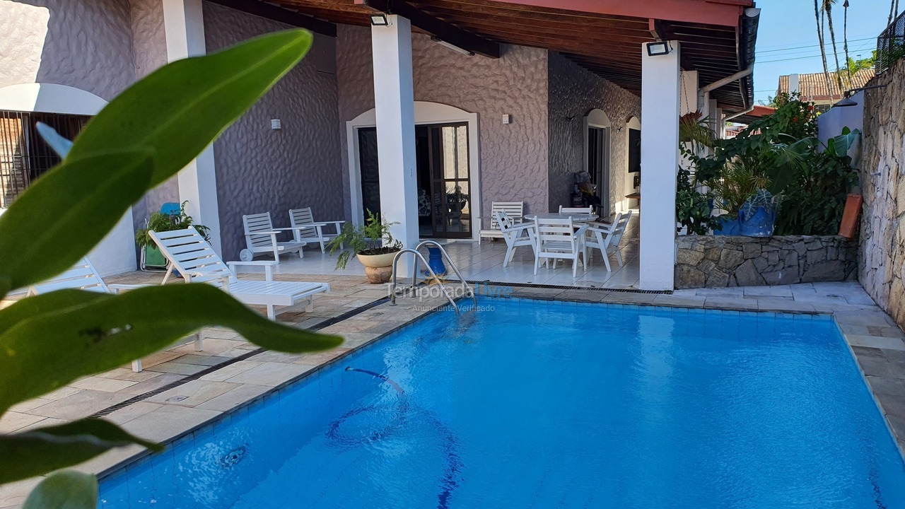 Casa para aluguel de temporada em Guarujá (Jardim Virgínia)