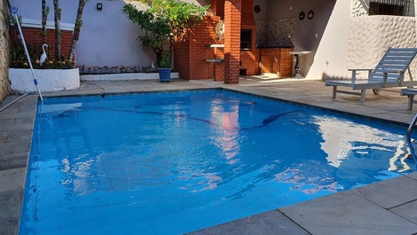 Casa aconchegante ♡ a apenas 100 metros da praia da Enseada***
