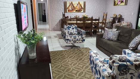 Casa aconchegante ♡ a apenas 100 metros da praia da Enseada***