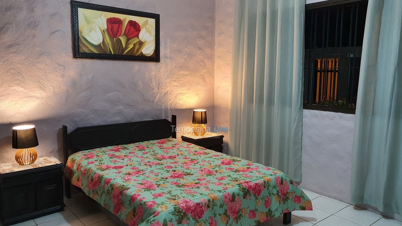 Casa para aluguel de temporada em Guarujá (Jardim Virgínia)