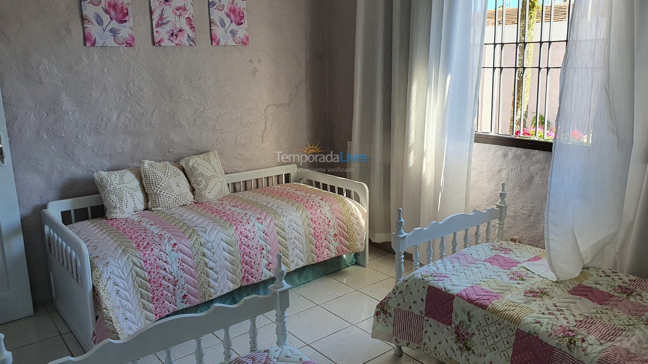 Casa para aluguel de temporada em Guarujá (Jardim Virgínia)