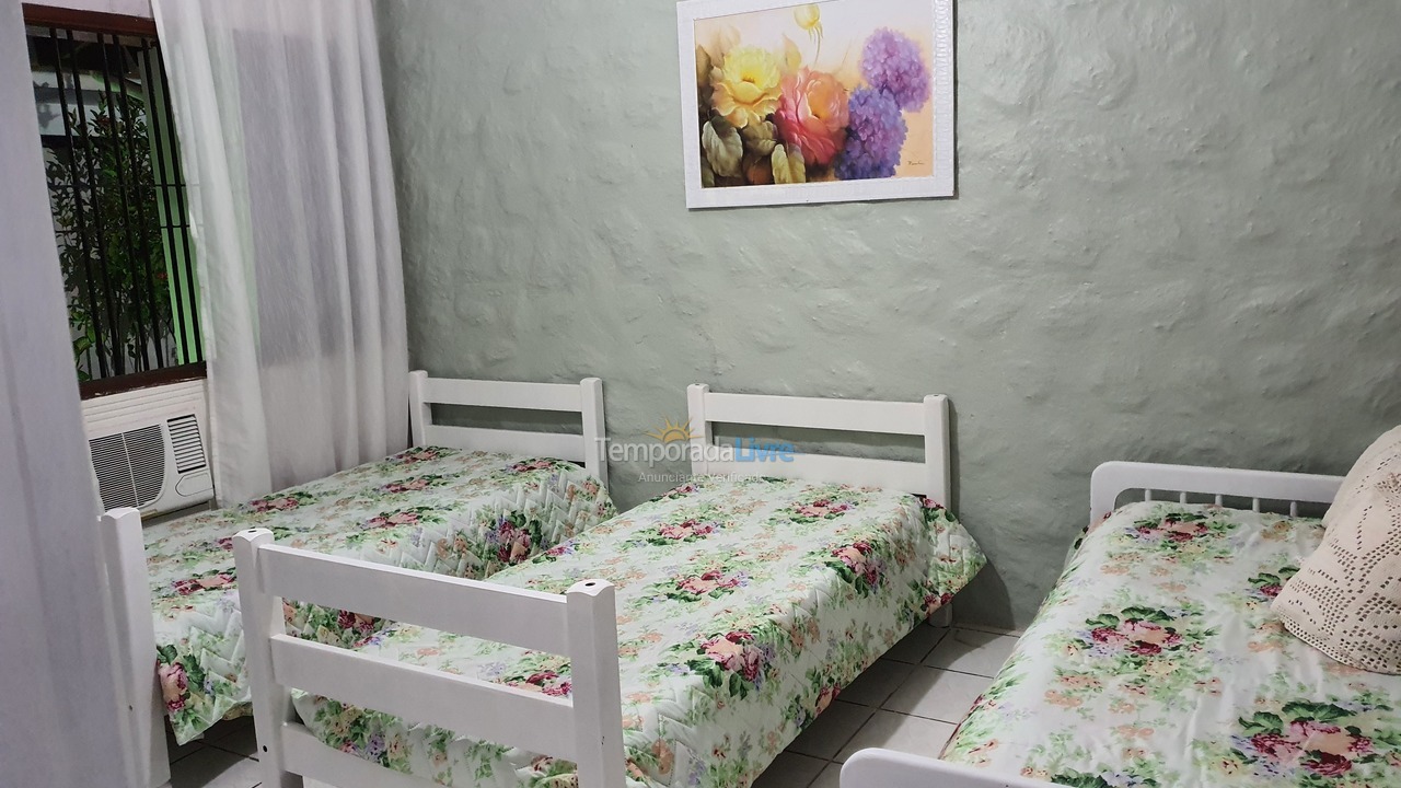 Casa para aluguel de temporada em Guarujá (Jardim Virgínia)