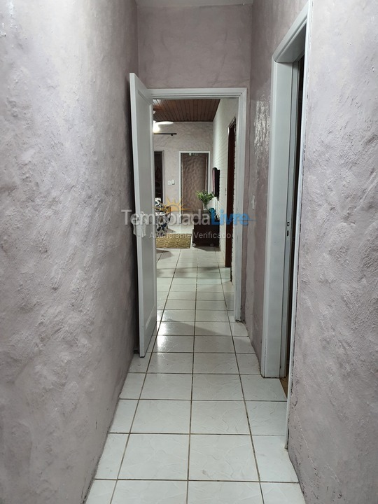 Casa para aluguel de temporada em Guarujá (Jardim Virgínia)