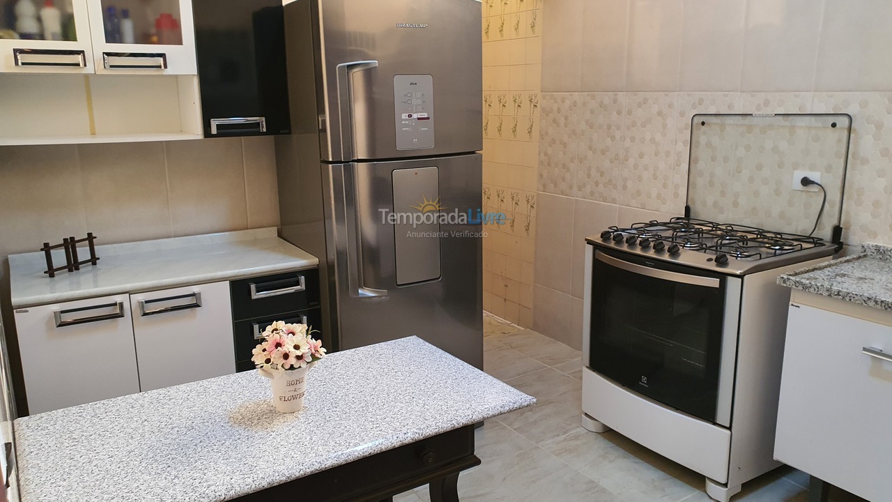 Casa para aluguel de temporada em Guarujá (Jardim Virgínia)