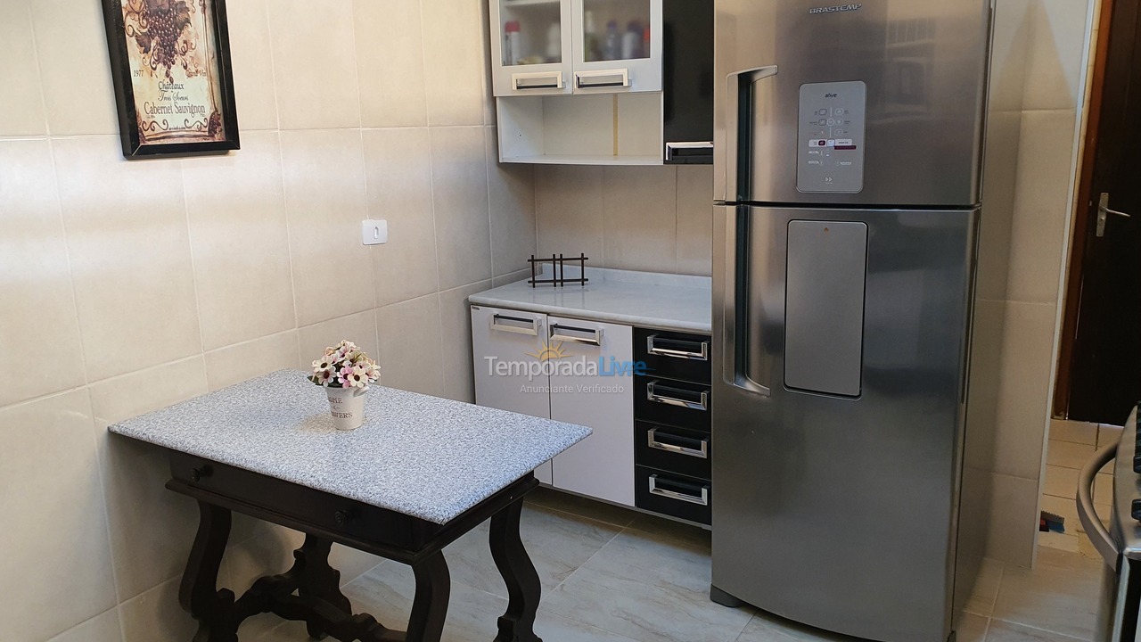 Casa para aluguel de temporada em Guarujá (Jardim Virgínia)
