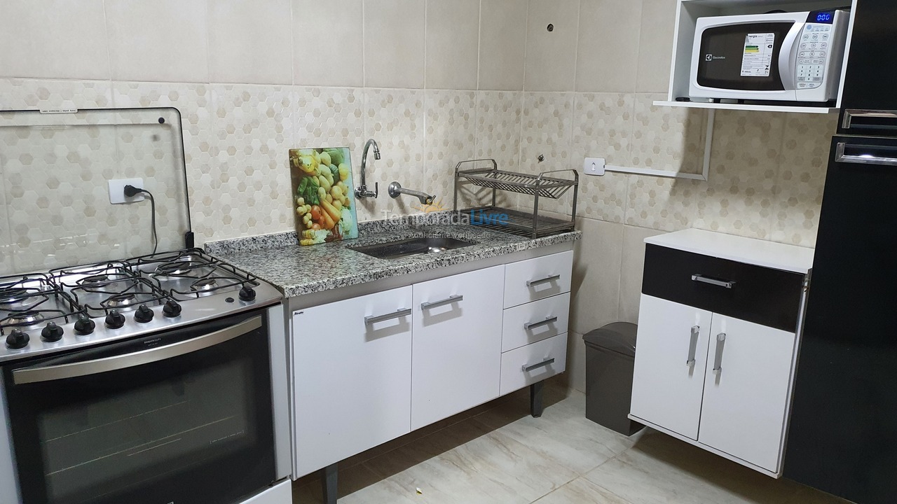 Casa para aluguel de temporada em Guarujá (Jardim Virgínia)
