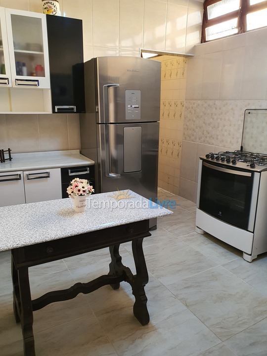 Casa para aluguel de temporada em Guarujá (Jardim Virgínia)