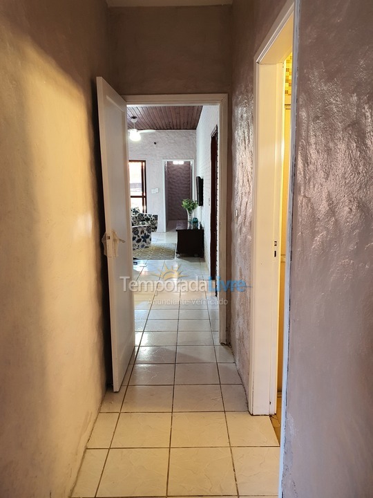 Casa para aluguel de temporada em Guarujá (Jardim Virgínia)