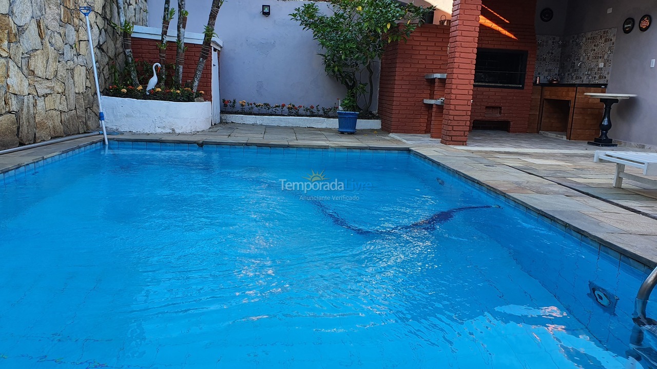 Casa para aluguel de temporada em Guarujá (Jardim Virgínia)