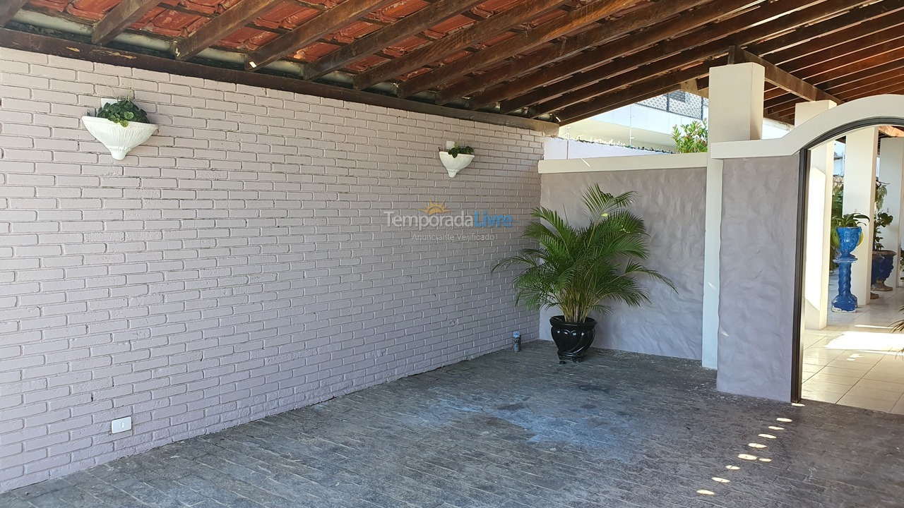 Casa para aluguel de temporada em Guarujá (Jardim Virgínia)