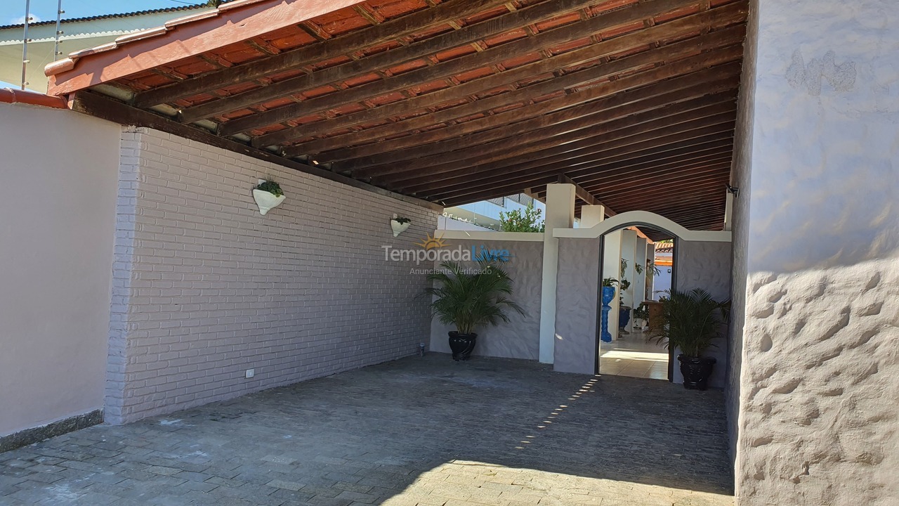 Casa para aluguel de temporada em Guarujá (Jardim Virgínia)