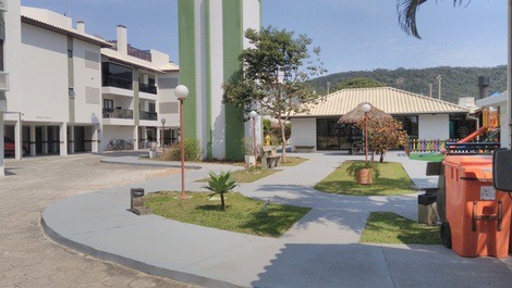 Apartamento 02 dormitorios (suite) a 100 metros do mar