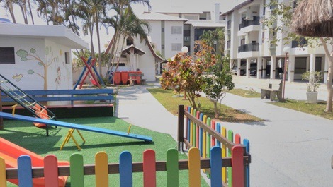 Apartamento 02 dormitorios (suite) a 100 metros do mar