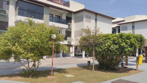 Apartamento 02 dormitorios (suite) a 100 metros do mar