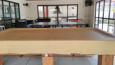 Apartamento 02 dormitorios (suite) a 100 metros do mar