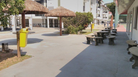 Apartamento 02 dormitorios (suite) a 100 metros do mar