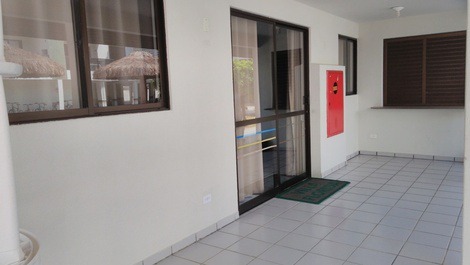 Apartamento 02 dormitorios (suite) a 100 metros do mar