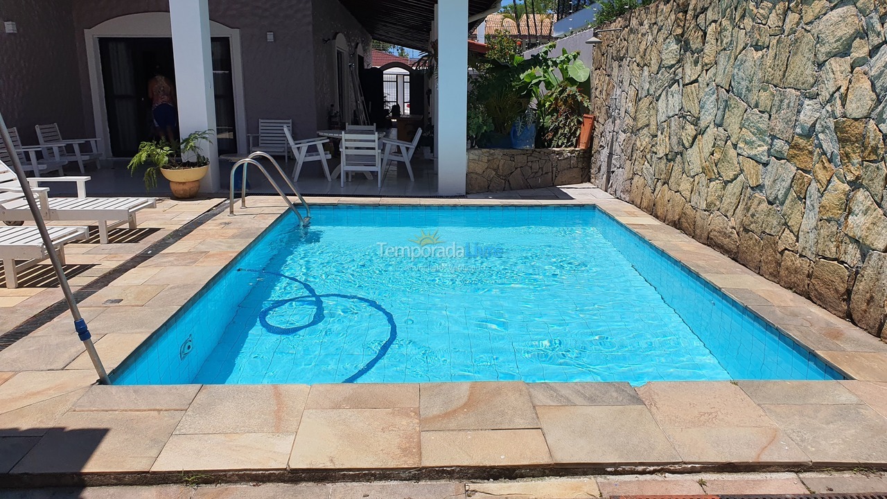 Casa para aluguel de temporada em Guarujá (Jardim Virgínia)