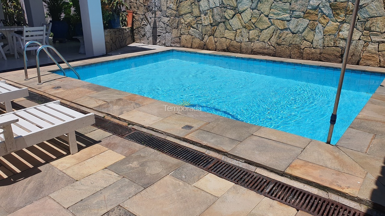 Casa para aluguel de temporada em Guarujá (Jardim Virgínia)