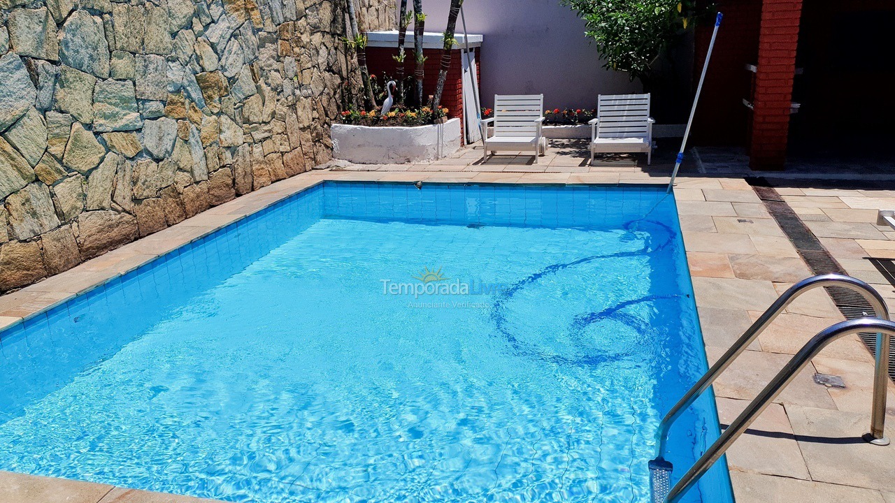Casa para aluguel de temporada em Guarujá (Jardim Virgínia)