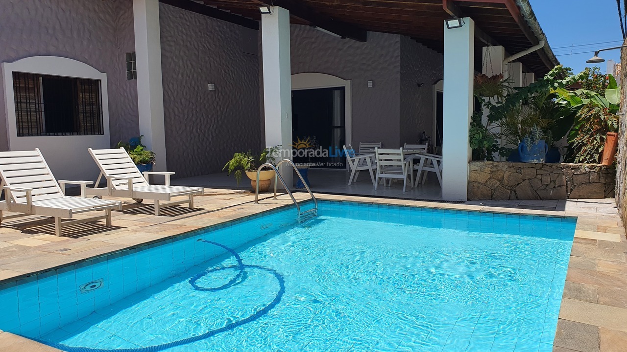 Casa para aluguel de temporada em Guarujá (Jardim Virgínia)