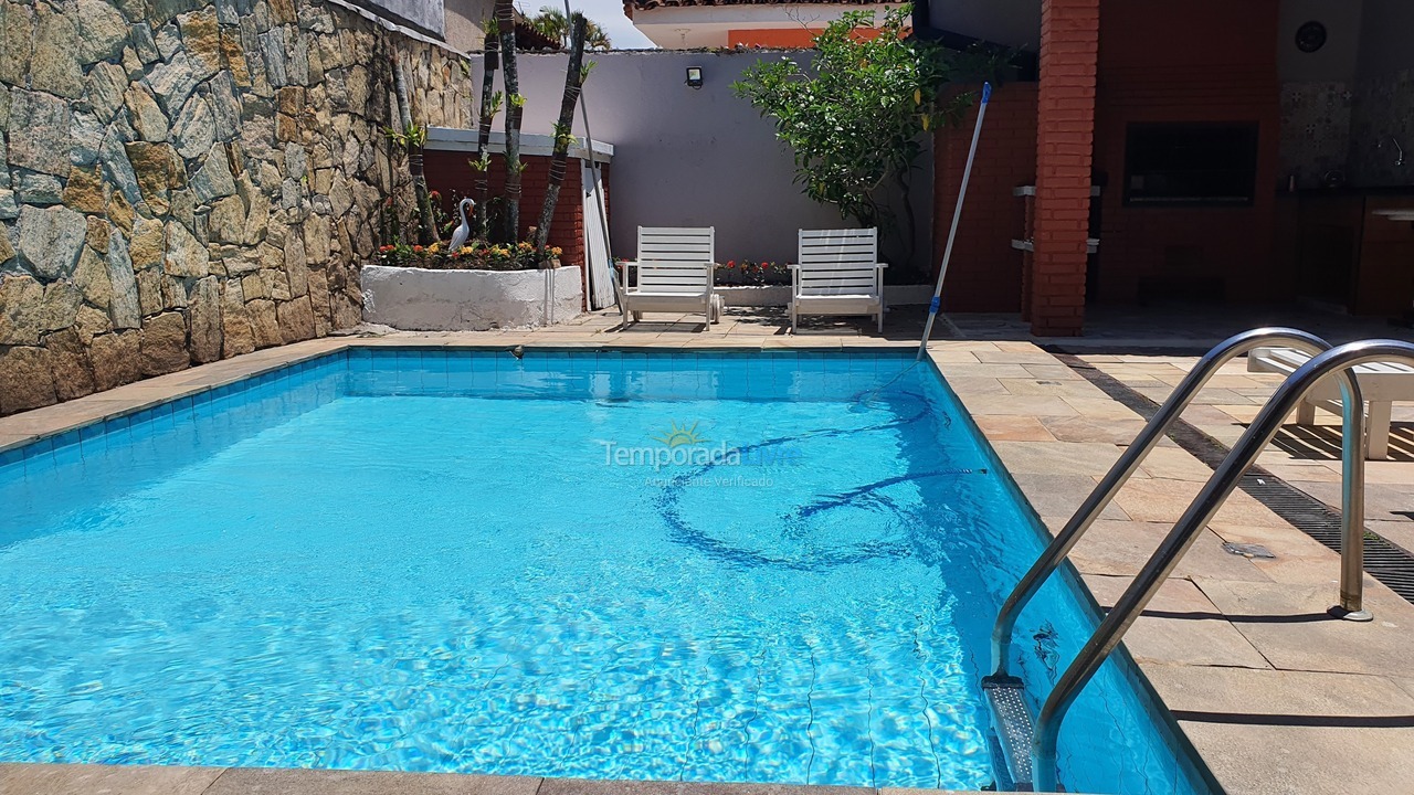 Casa para aluguel de temporada em Guarujá (Jardim Virgínia)