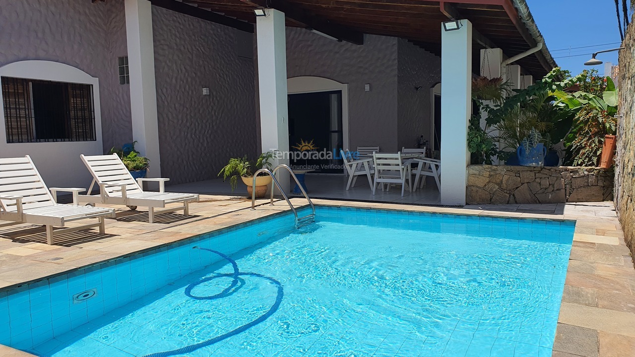 Casa para aluguel de temporada em Guarujá (Jardim Virgínia)