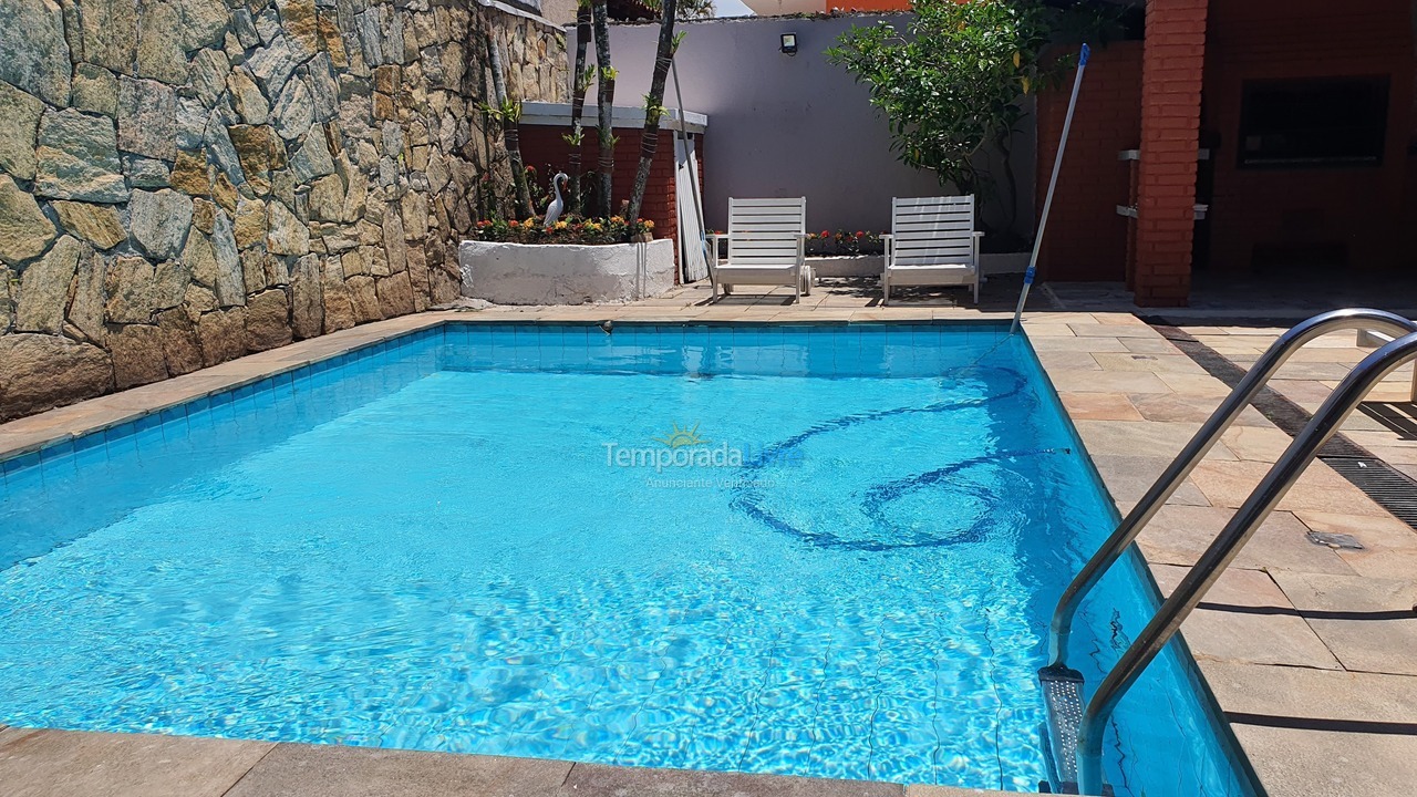 Casa para aluguel de temporada em Guarujá (Jardim Virgínia)