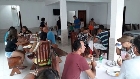 Excelente casa com 13 suítes com ar, perto da praia do axé moi