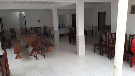 Excelente casa com 13 suítes com ar, perto da praia do axé moi