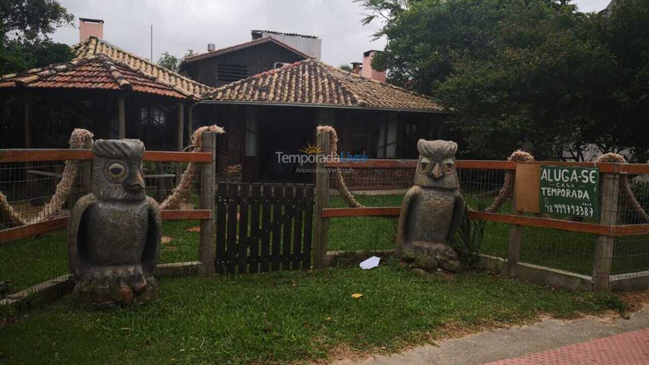 Casa para alquiler de vacaciones em Garopaba (Praia da Ferrugem)
